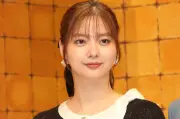 新川優愛、『妻を引退します』で“ぶっとんだ”人気俳優役に手応え「二面性どころじゃない」