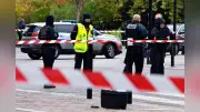 パリ郊外で車から銃乱射、６人死傷…マクロン大統領「宗教や肌の色に基づき狙われた」