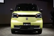 スズキ初の軽EV「e SKY」、なぜ売れ筋のスペーシアではなくハイトワゴンで登場？