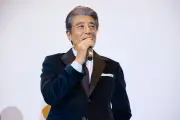 舘ひろし、『あぶない刑事』40周年“始まりの日”にサプライズ登場 中条静夫さんの33回忌にも思い