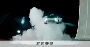 テスラが「空飛ぶ車」披露、マスク氏「自動車とロケットの協力」