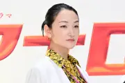 冨永愛、ドラマ『アナログナース』会見で“AI冨永”ネタ披露 回診も“パリコレ”に