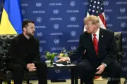 トランプ氏、ゼレンスキー氏にロシアとの合意要求 戦闘終結へ圧力強める