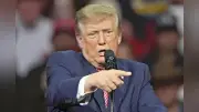 トランプ氏、仏デモは移民政策の失敗と主張 カンザス州で演説