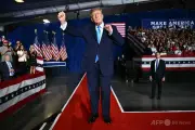トランプ氏、イランのロサンゼルス攻撃容認発言か 民主党が反発