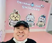 ドランクドラゴン塚地、『ちいかわ』島二郎になりきり2ショット公開「実写版のキャストさんですね!」