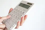 AI時代に電卓が売れ続ける理由 10万円モデル完売の背景とは