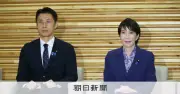 首相の隣はなぜ細野氏？閣議前の定位置、自民初入閣なのに