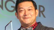 山口智充、消防士の甥っ子と“顔出し”2ショット　鉄扉ジープで奄美ドライブ満喫